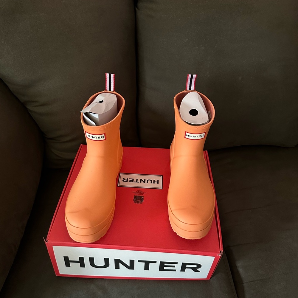 Women’s size 9 Hunter rain boots worn once.